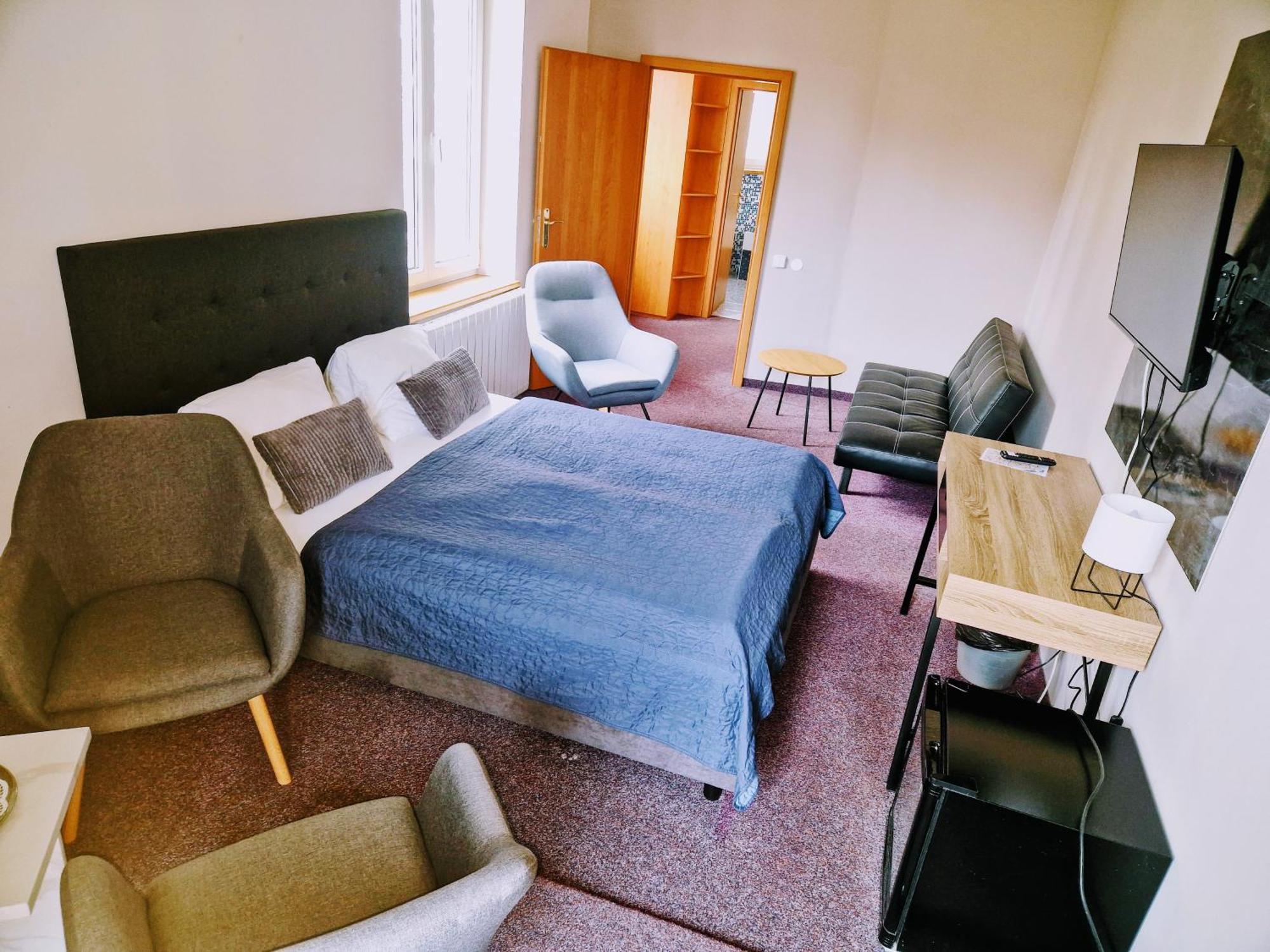 Family Hotel Maxim Beroun  Bagian luar foto
