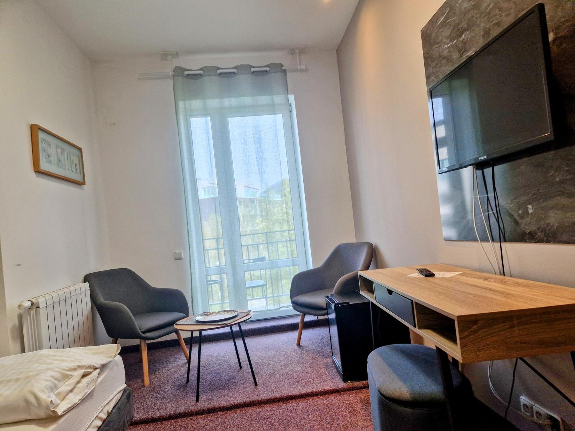 Family Hotel Maxim Beroun  Bagian luar foto