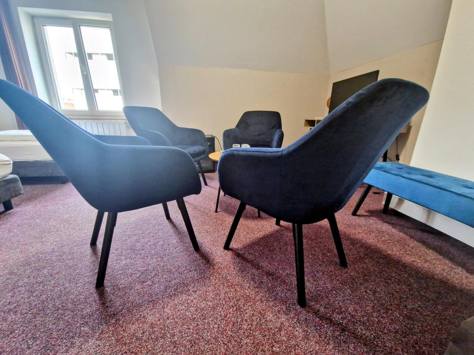 Family Hotel Maxim Beroun  Bagian luar foto