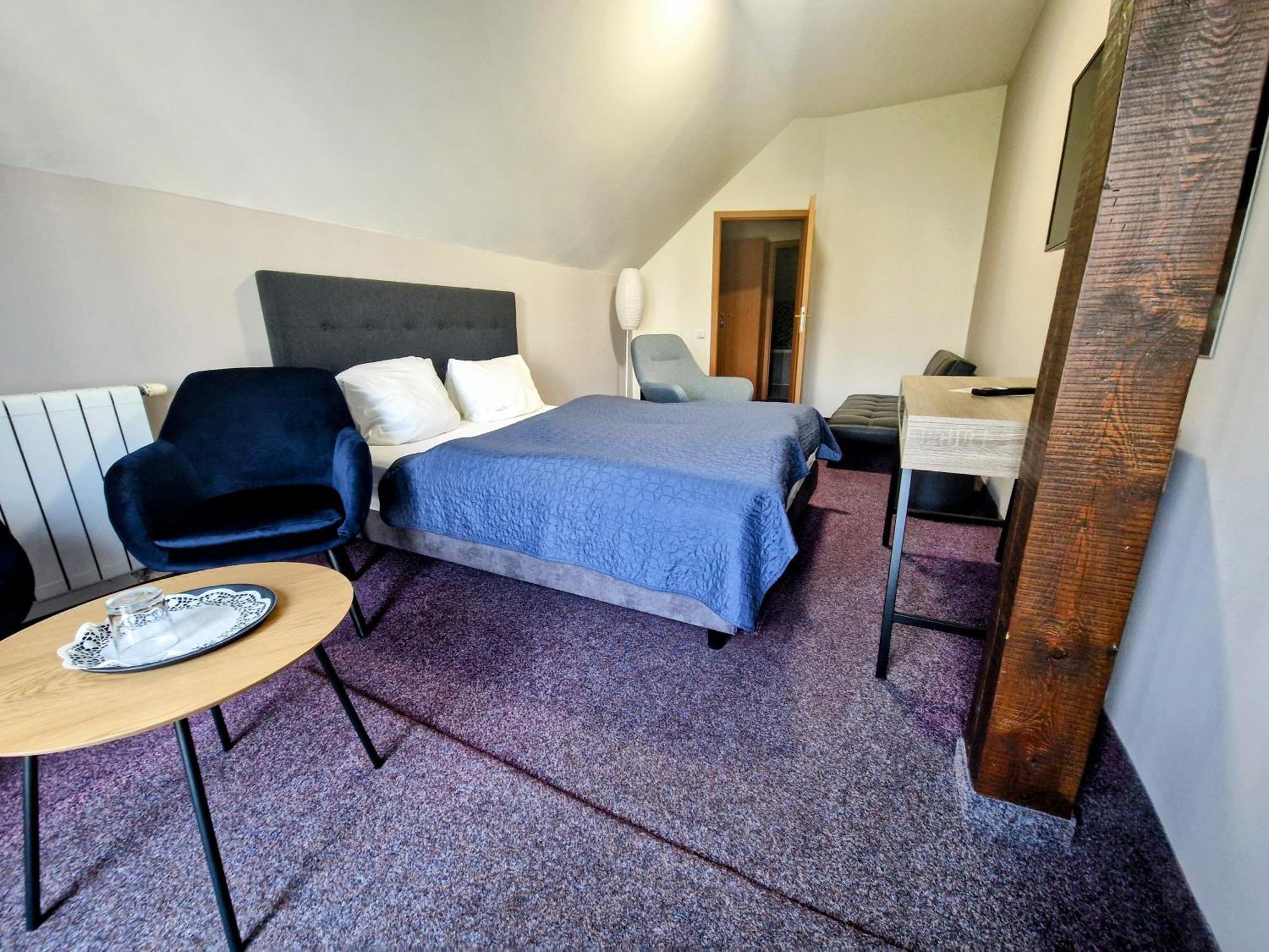 Family Hotel Maxim Beroun  Bagian luar foto