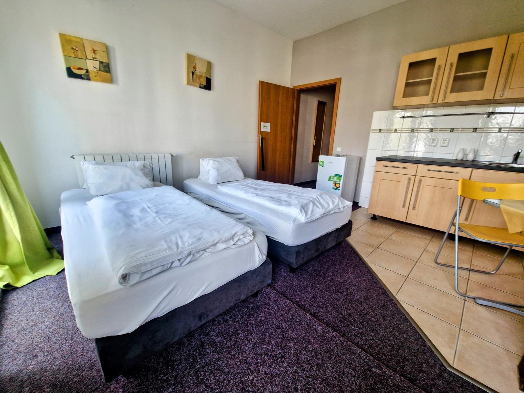 Family Hotel Maxim Beroun  Bagian luar foto