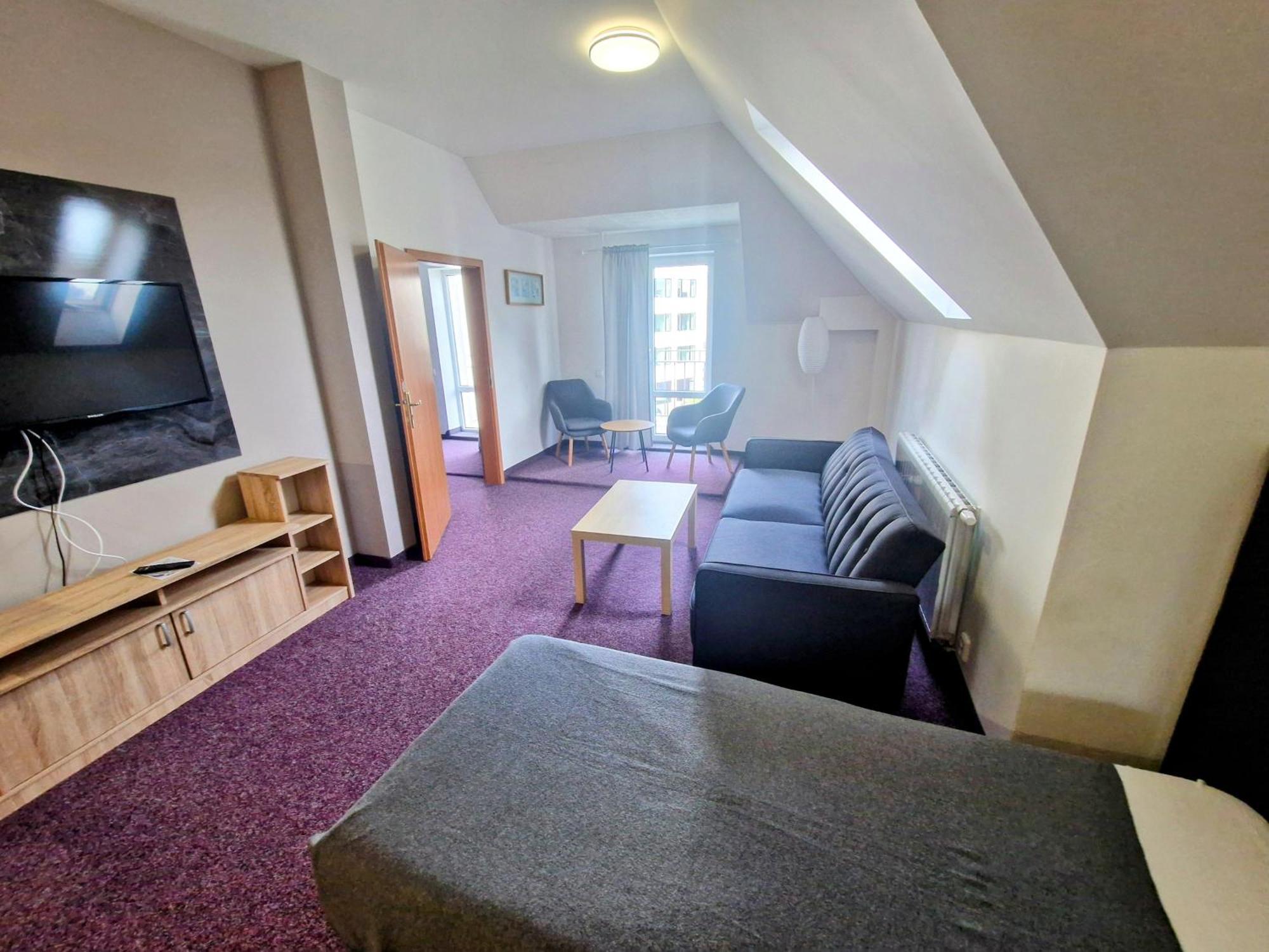 Family Hotel Maxim Beroun  Bagian luar foto