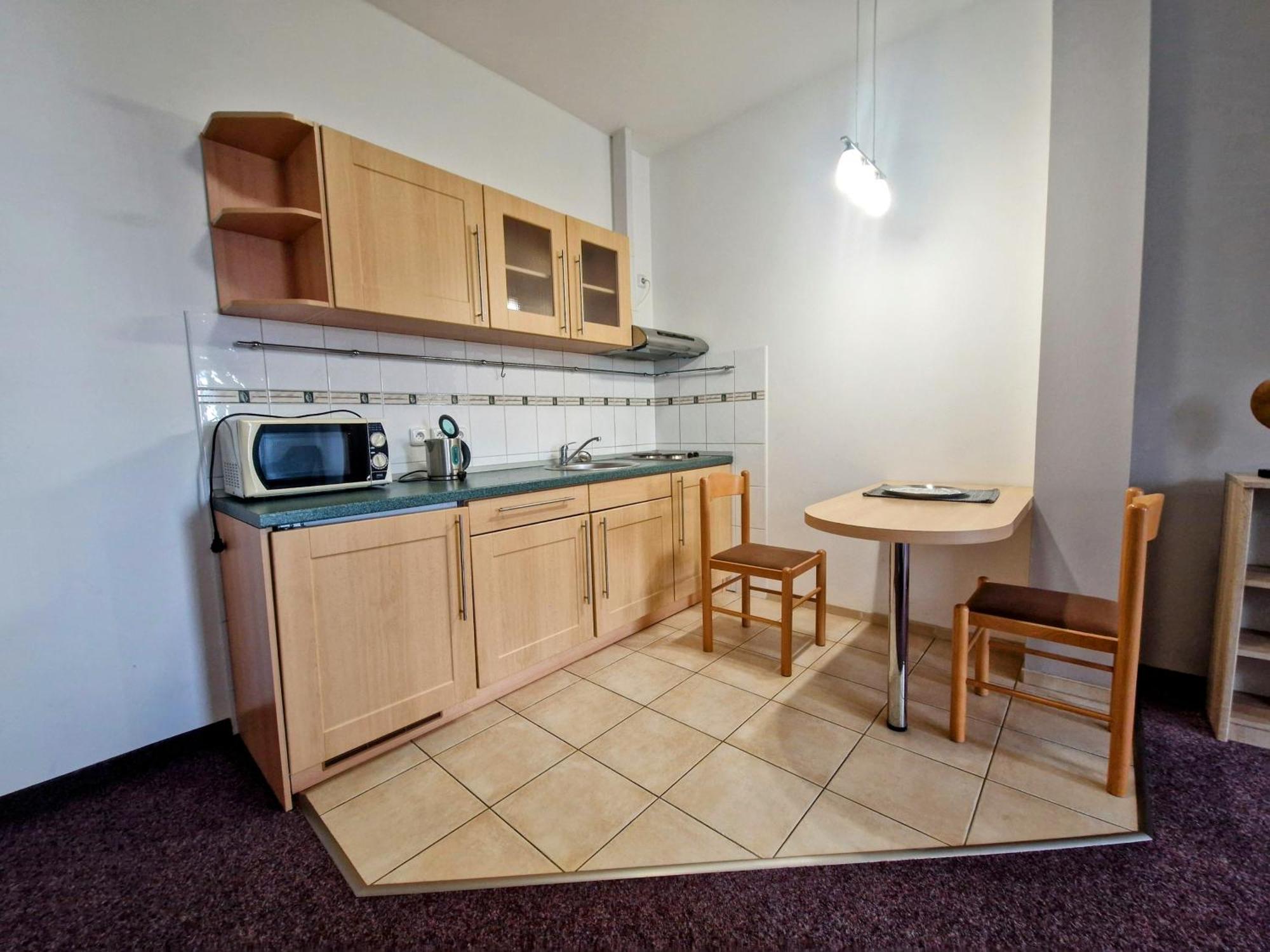 Family Hotel Maxim Beroun  Bagian luar foto