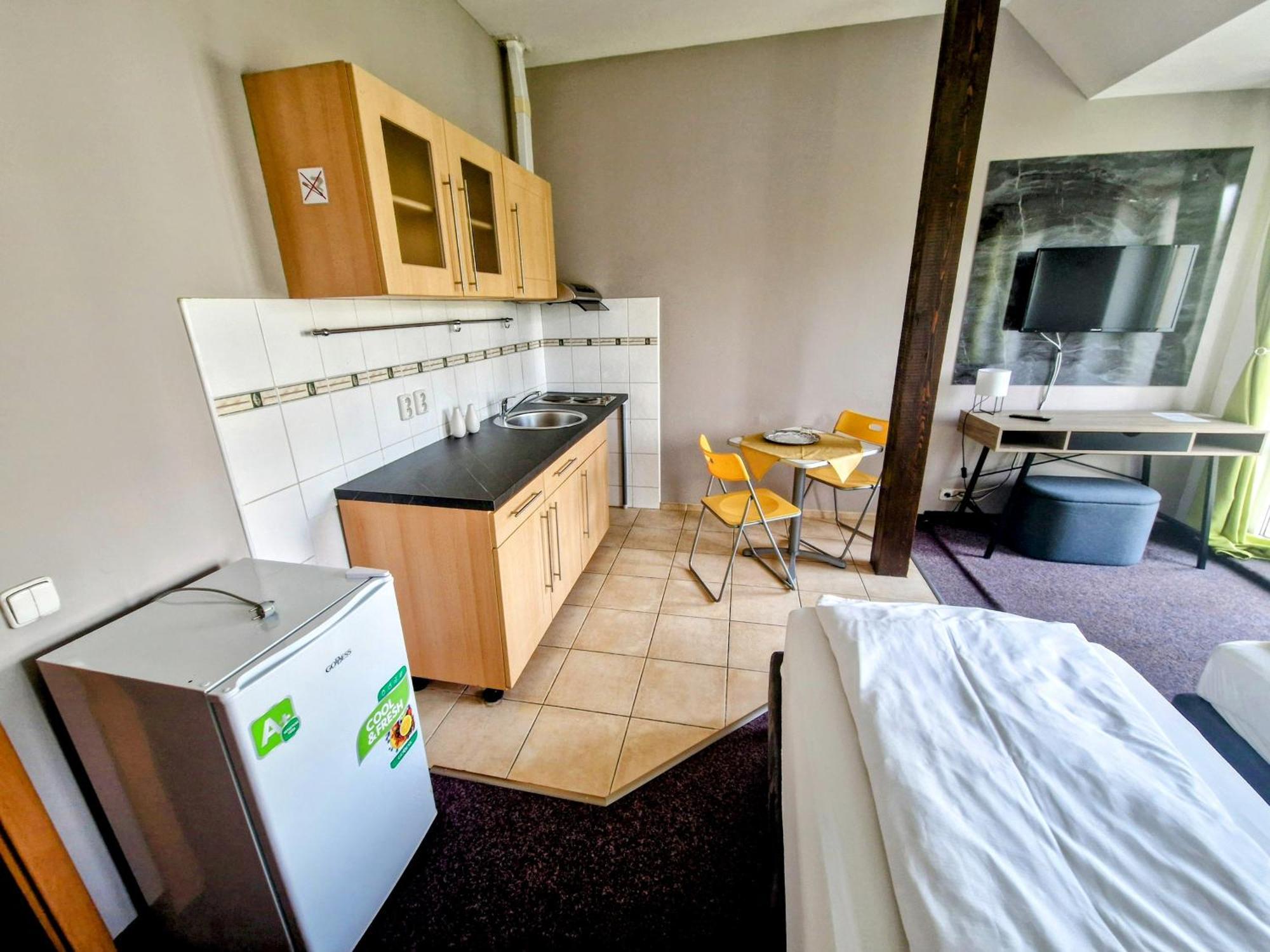 Family Hotel Maxim Beroun  Bagian luar foto