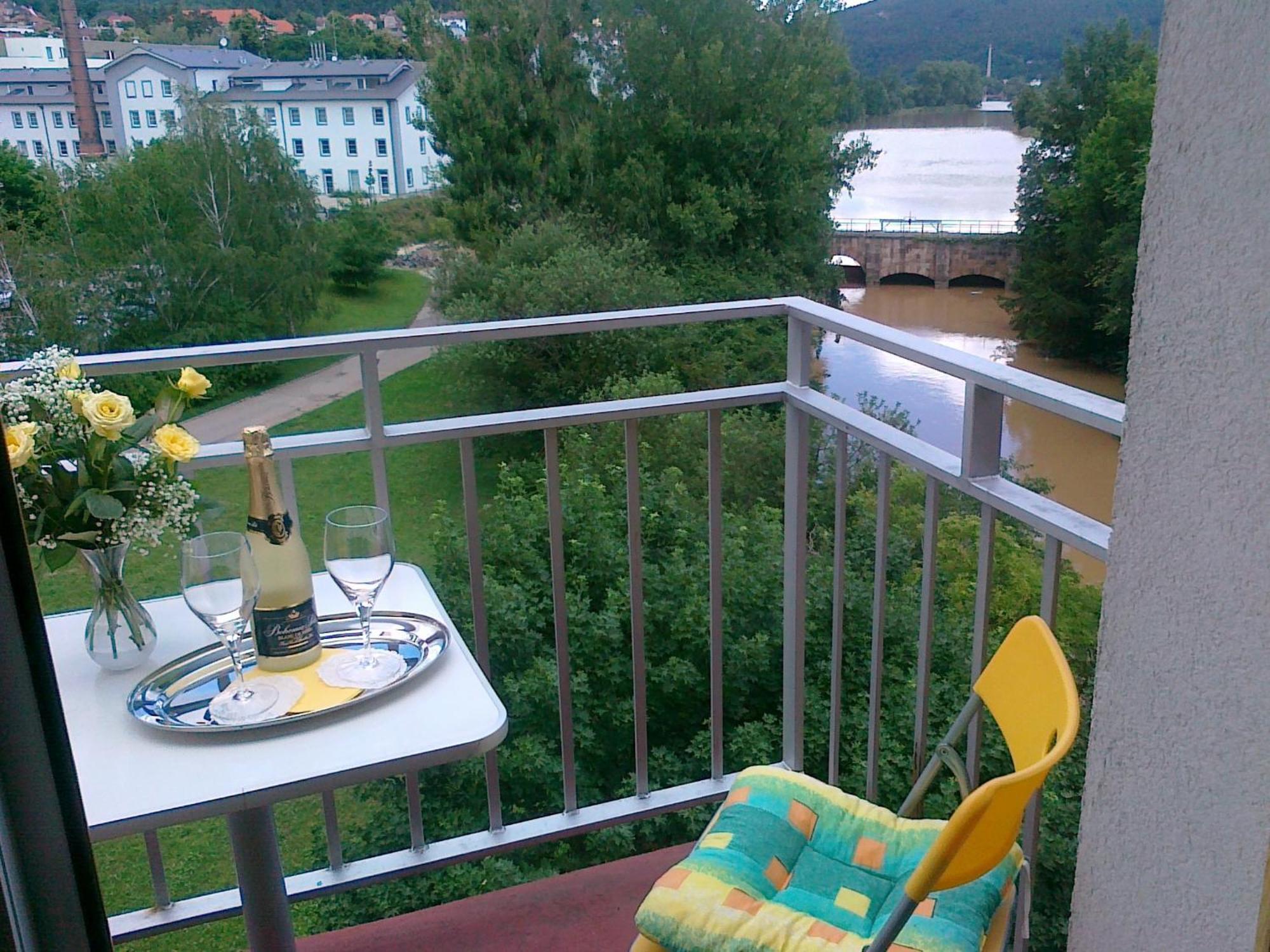Family Hotel Maxim Beroun  Bagian luar foto