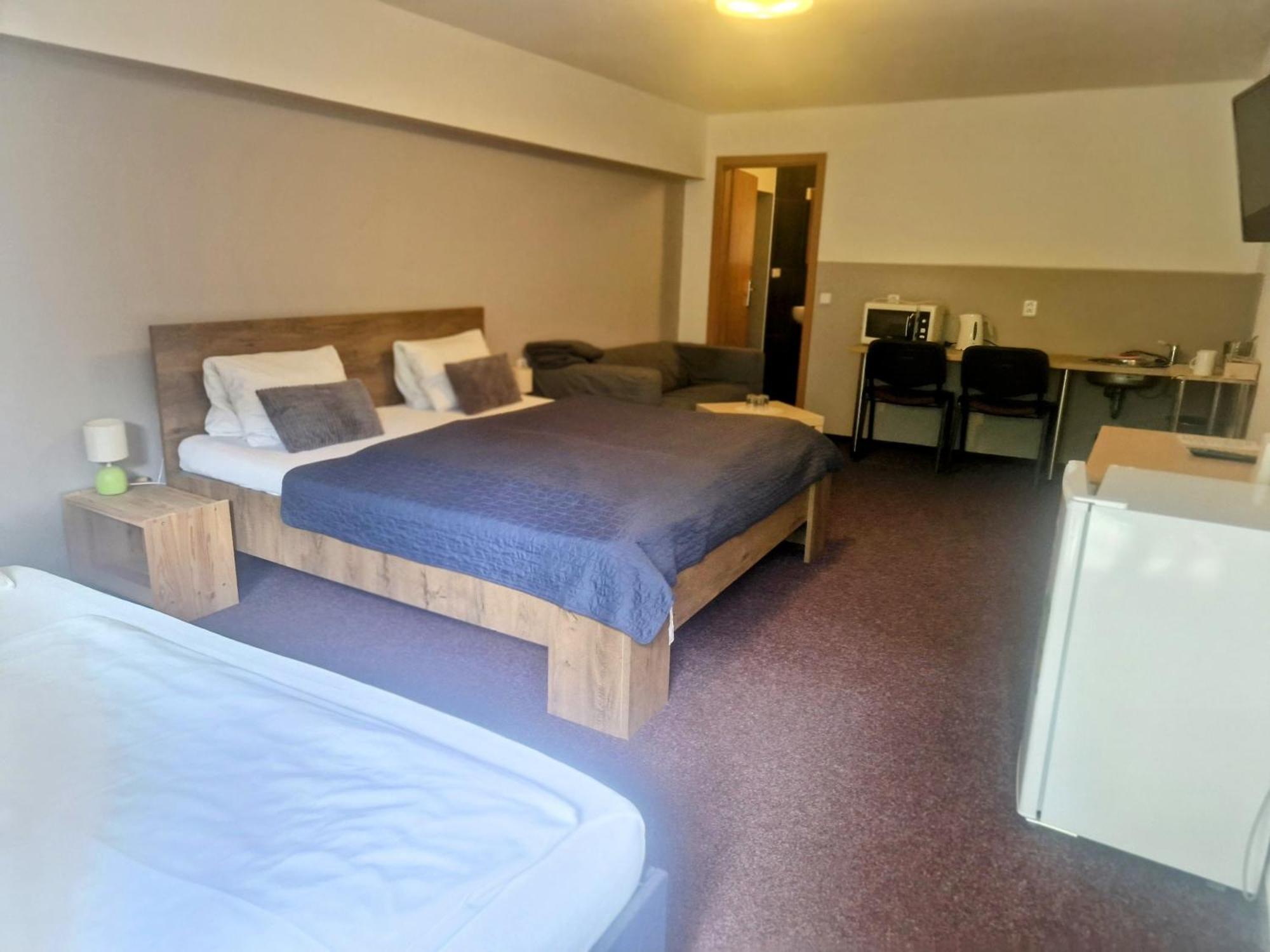Family Hotel Maxim Beroun  Bagian luar foto