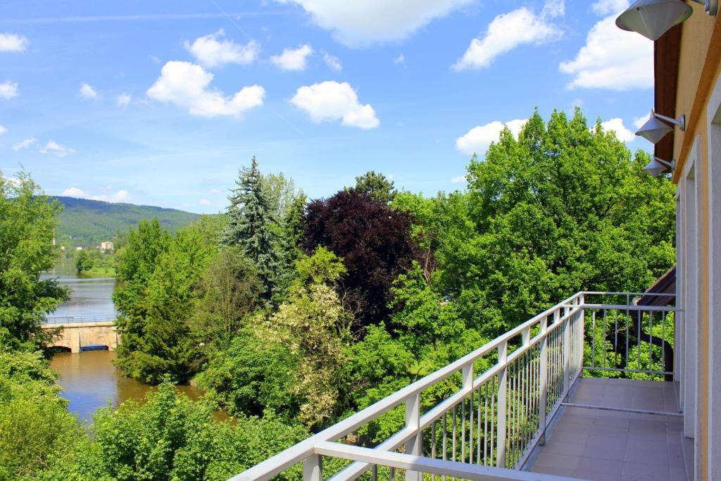 Family Hotel Maxim Beroun  Bagian luar foto